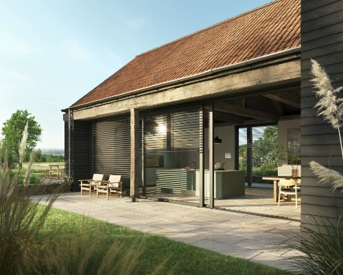 Stilvolles Landhaus mit modernen Raffsroren Modernes Landhaus mit großen Fensterläden und grüner Umgebung